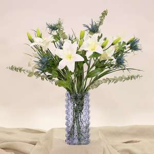 En elegant King Protea vit Cynara, Konstgjord King Protea 67 cm hög med naturligt utseende och känsla. Detaljerad utformning med realistiskt bladverk. 