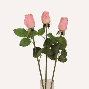 En elegant Rosknopp rosa Love, Konstgjord ros 53 cm hög med naturligt utseende och känsla. Detaljerad utformning med realistiskt bladverk. 