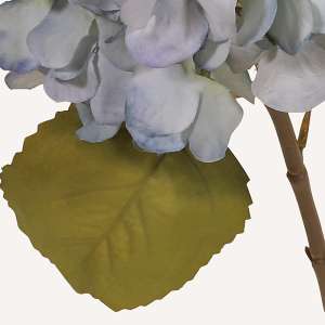 En elegant Hortensia blå Honshu, Konstgjord hortensia 64 cm hög med naturligt utseende och känsla. Detaljerad utformning med realistiskt bladverk. 