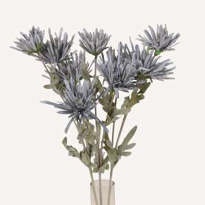 En elegant Krysantemum blå Shungi, Konstgjord krysantemum 72 cm hög 3 blommor med naturligt utseende och känsla. Detaljerad utformning med realistiskt bladverk. 