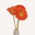 En elegant Gerbera orange Astrid, Konstgjord gerbera 38 cm hög med naturligt utseende och känsla. Detaljerad utformning med realistiskt bladverk. 