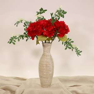 En elegant Sophorae vit snittgrönt, Konstgjord sophorae snittgrönt 80 cm hög med naturligt utseende och känsla. Detaljerad utformning med realistiskt bladverk. 